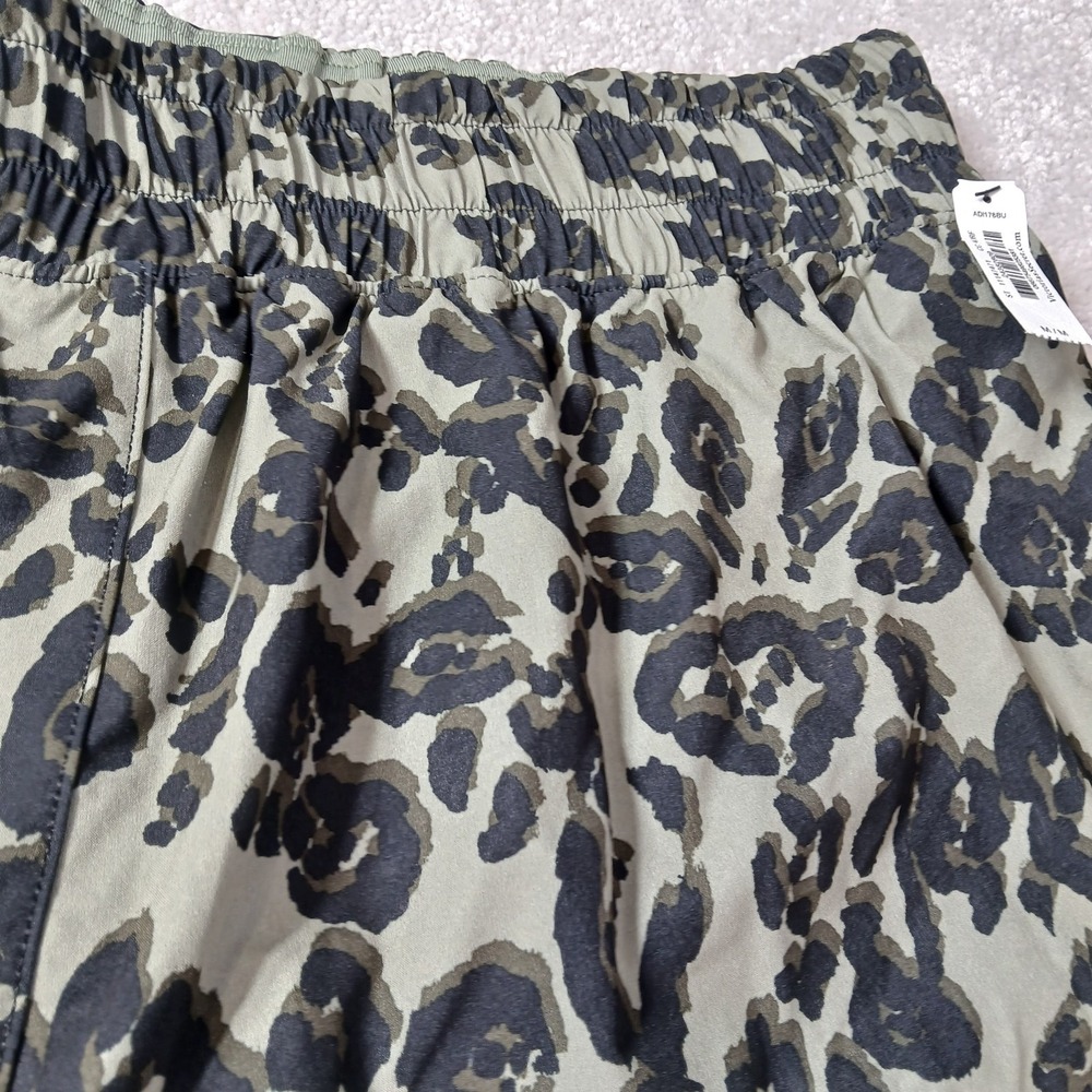 Victoria's Secret Sport Dark Green Cheetah Quick Dry Active Shorts Medium NWT - Picture 2 of 9